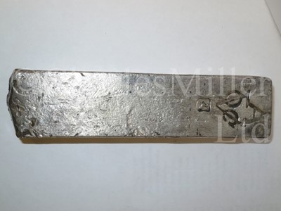 Lot 58 - † A DUTCH EAST INDIA COMPANY (V.O.C.) SILVER INGOT SALVAGED FROM THE ROOSWIJK CARGO, CIRCA 1739