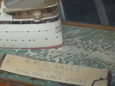 Lot 70 - A TRAVEL AGENT MODEL FOR THE ROYAL MAIL LINE PASSENGER CARGO LINER R.M.S. 'ANDES', CIRCA 1939