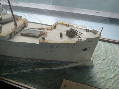 Lot 70 - A TRAVEL AGENT MODEL FOR THE ROYAL MAIL LINE PASSENGER CARGO LINER R.M.S. 'ANDES', CIRCA 1939