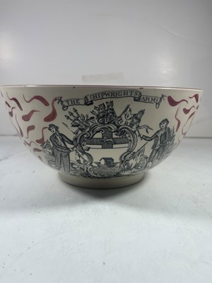 Lot 43 - A 20TH CENTURY SUNDERLAND-STYLE LUSTREWARE BOWL