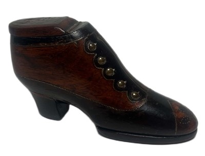 Lot 72 - A 19TH CENTURY TREEN SNUFF BOX MADE OF TIMBER TAKEN FROM THE WOOLWICH STEAM PACKET COMPANY'S 'PRINCESS ALICE'