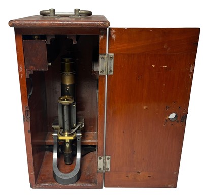 Lot 142 - AN EARLY 20TH CENTURY MICROSCOPE BY SWIFT & SON, UNIVERSITY STREET, LONDON