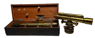 Lot 143 - AN EARLY 20TH CENTURY SURVEYOR'S LEVEL