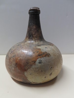Lot 33 - A BOTTLE OF WINE FROM THE DUTCH EAST INDIAMAN 'VLIEGEND HERT', WRECKED IN THE SCHELDT ESTUARY, 1735
