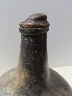 Lot 33 - A BOTTLE OF WINE FROM THE DUTCH EAST INDIAMAN 'VLIEGEND HERT', WRECKED IN THE SCHELDT ESTUARY, 1735