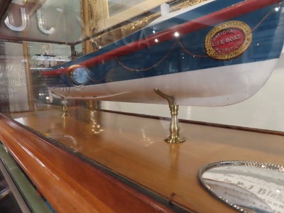 Lot 15 - AN RNLI PRESENTATION MODEL FOR A SELF-RIGHTING LIFEBOAT, 1873