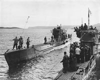 Lot 93 - A PAIR OF 7 X 50 KRIEGSMARINE U-BOAT...